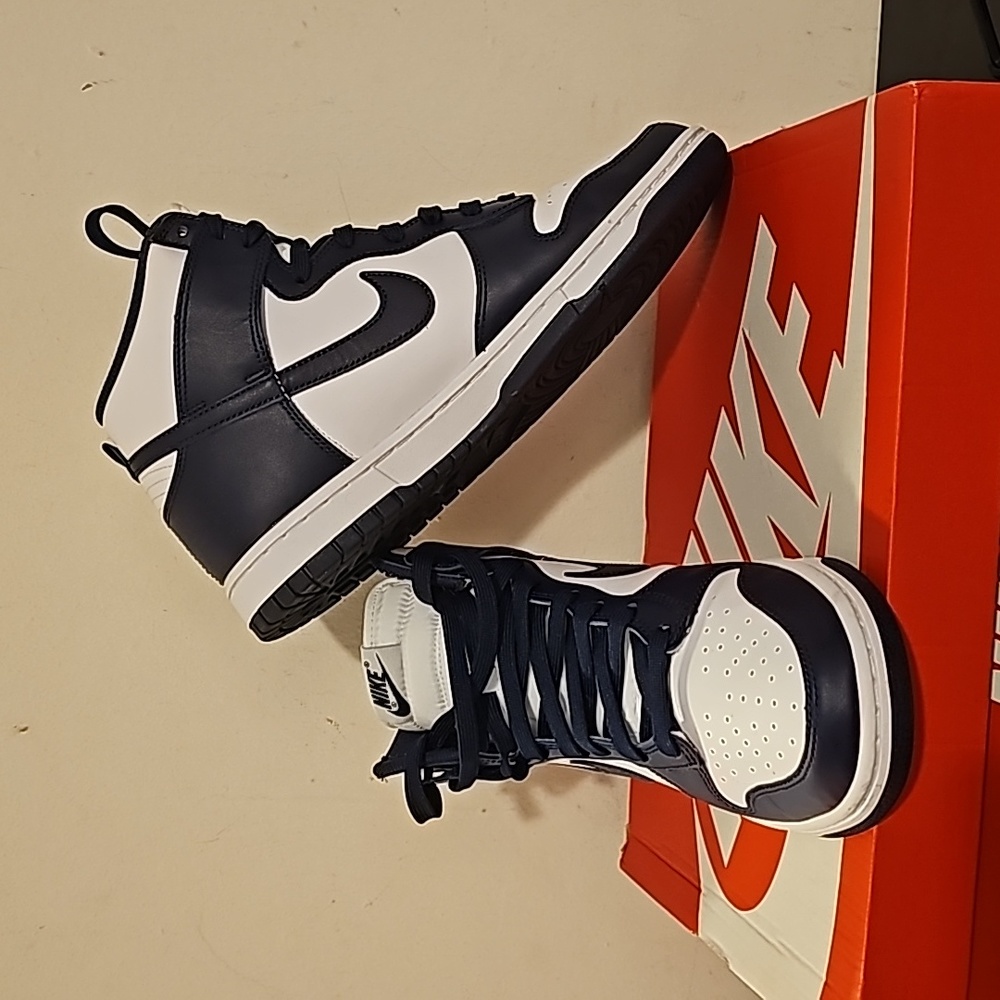 Excellent Used Condition Nike Dunk High Midnight Navy and White Size 10.